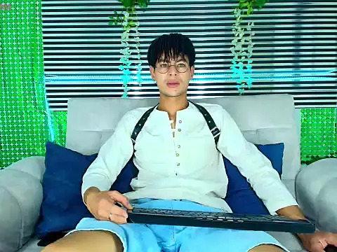 ThiiagoSaeenz online show from March 23, 5:50 pm