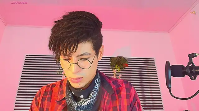 ThiiagoSaeenz online show from May 30, 4:48 pm