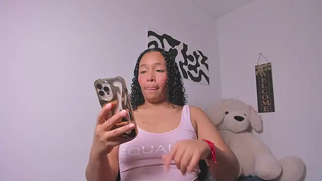 Snapshot of Nia13 chatting on February 24, 6:00 am Nia13 online show from February 24, 6:00 am