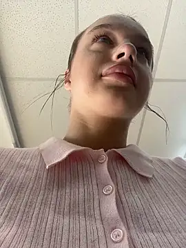 MiaTee online show from April 12, 2:05 am