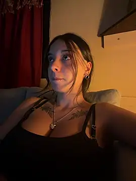 Sweetgirl44hott online show from March 19, 3:21 am