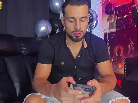 Snapshot of bastian_bigcock chatting on February 3, 3:59 am bastian bigcock online show from February 3, 3:59 am