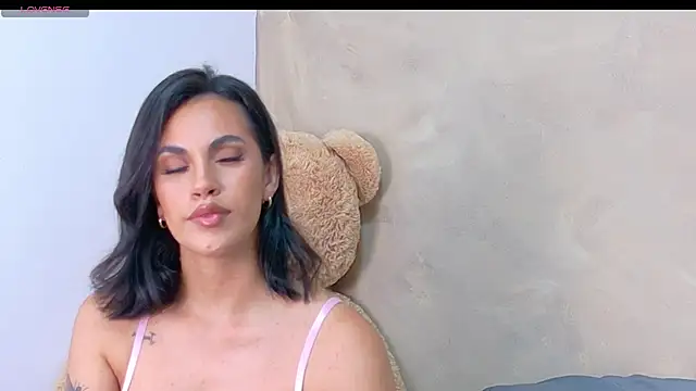 Snapshot of AndiVasquez chatting on March 7, 6:21 am AndiVasquez online show from March 7, 6:21 am