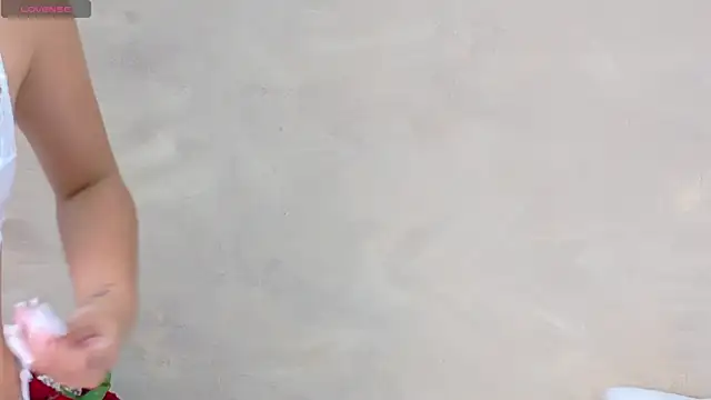 Snapshot of AndiVasquez chatting on April 8, 10:26 am AndiVasquez online show from April 8, 10:26 am