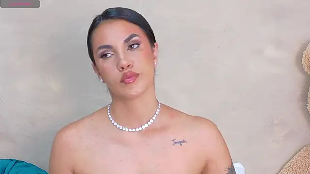 Snapshot of AndiVasquez chatting on April 15, 10:33 am AndiVasquez online show from April 15, 10:33 am