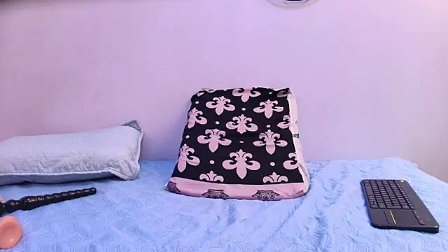 melany roberts  online show from February 12, 3:12 am