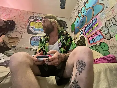 Snapshot of gothboiplzty chatting on June 5, 12:39 am gothboiplzty online show from June 5, 12:39 am