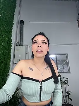 Snapshot of cristal__violetaa chatting on February 11, 3:22 am cristal violetaa online show from February 11, 3:22 am