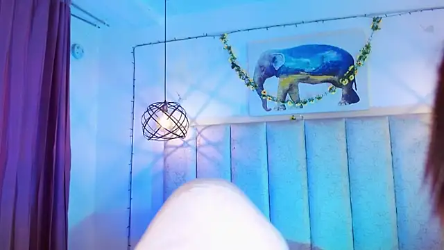 Snapshot of madissonrousecs chatting on March 30, 4:46 am madissonrousecs online show from March 30, 4:46 am