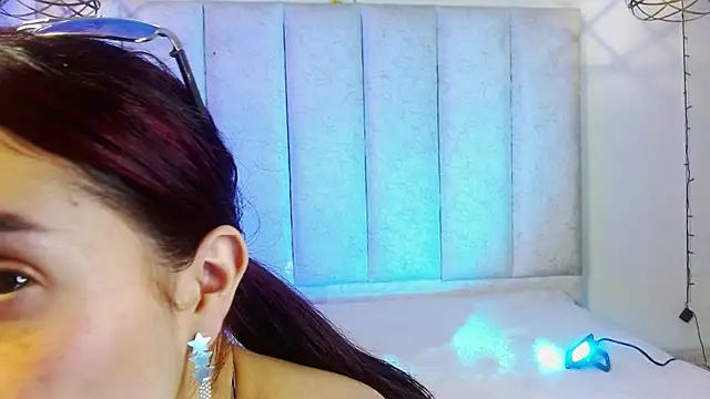 Snapshot of madissonrousecs chatting on April 2, 6:33 am madissonrousecs online show from April 2, 6:33 am