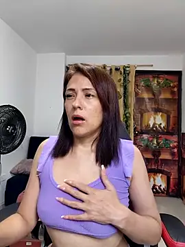 Snapshot of amelie_rose__ chatting on February 26, 7:24 pm amelie rose online show from February 26, 7:24 pm