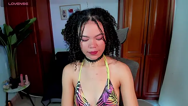 Snapshot of Monic_Bellucci chatting on February 27, 3:12 pm Monic Bellucci online show from February 27, 3:12 pm