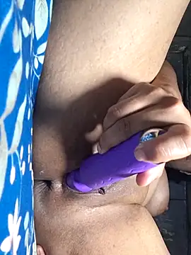 Snapshot of MegueMeg chatting on April 9, 6:52 am MegueMeg online show from April 9, 6:52 am