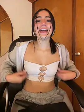 Snapshot of Valery_pink18 chatting on February 18, 2:18 am Valery pink18 online show from February 18, 2:18 am