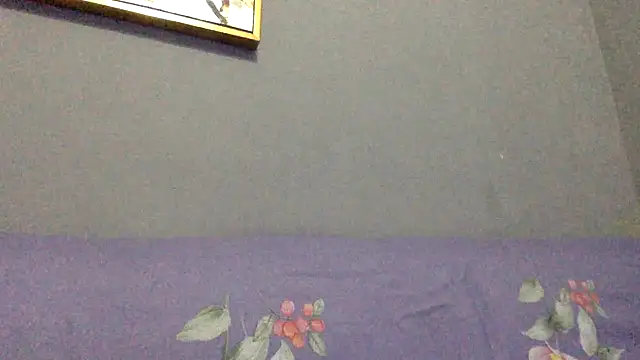 Carlos18loverboyfriend online show from April 4, 8:39 pm