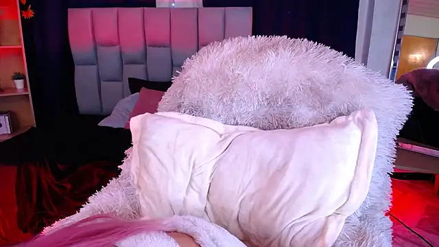 Snapshot of Allissoon_ chatting on February 11, 11:37 am Allissoon online show from February 11, 11:37 am