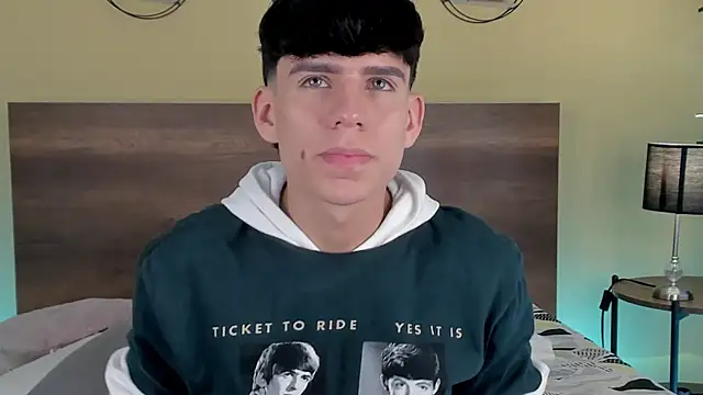 Snapshot of Angel_eros_ chatting on February 13, 5:25 am Angel eros online show from February 13, 5:25 am