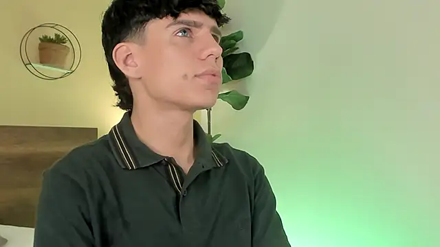 Snapshot of Angel_eros_ chatting on February 20, 5:26 am Angel eros online show from February 20, 5:26 am