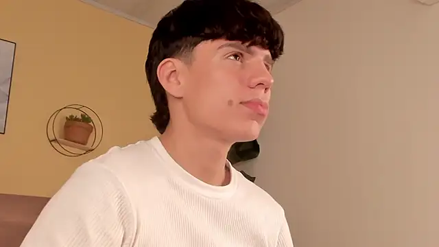 Snapshot of Angel_eros_ chatting on February 22, 12:36 pm Angel eros online show from February 22, 12:36 pm