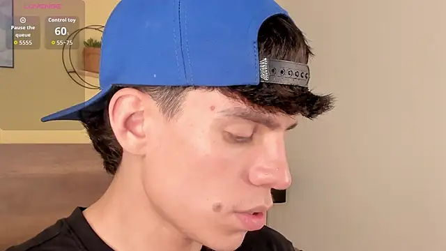 Snapshot of Angel_eros_ chatting on February 28, 4:46 am Angel eros online show from February 28, 4:46 am