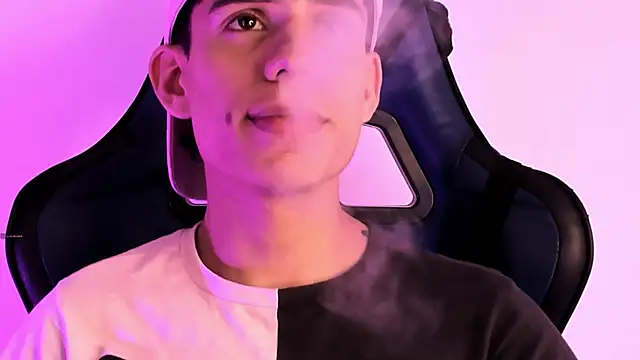 Snapshot of Angel_eros_ chatting on March 1, 5:42 am Angel eros online show from March 1, 5:42 am