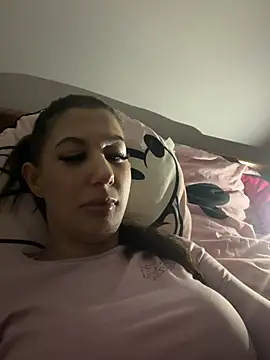 Snapshot of Aura899 chatting on February 28, 4:57 am Aura899 online show from February 28, 4:57 am