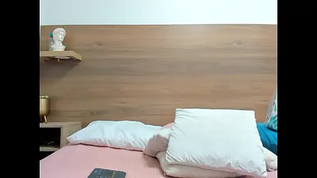 Snapshot of luz-miiaa chatting on February 13, 12:01 pm luz-miiaa online show from February 13, 12:01 pm