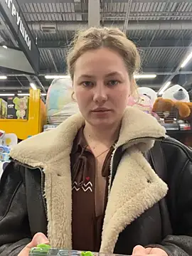 Snapshot of AsynaYuuki chatting on February 23, 5:43 pm AsynaYuuki online show from February 23, 5:43 pm