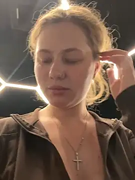 Snapshot of AsynaYuuki chatting on February 24, 7:34 pm AsynaYuuki online show from February 24, 7:34 pm