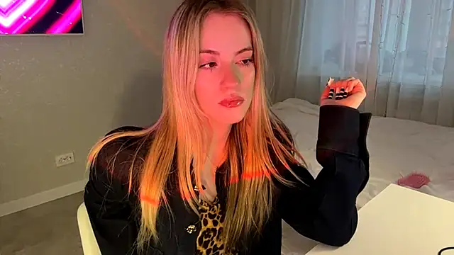 Between Eeys online show from April 2, 3:53 pm