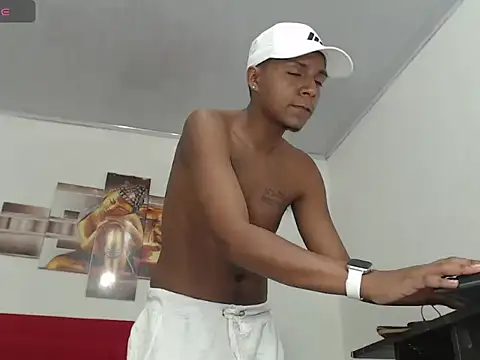 Snapshot of hotboyluxe chatting on February 11, 6:13 pm hotboyluxe online show from February 11, 6:13 pm