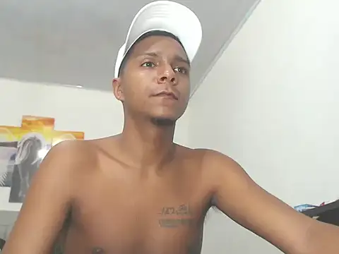 Snapshot of hotboyluxe chatting on February 12, 6:25 pm hotboyluxe online show from February 12, 6:25 pm