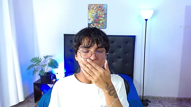 Snapshot of Maecum18 chatting on February 9, 10:14 pm Maecum18 online show from February 9, 10:14 pm