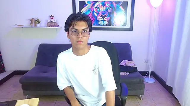 Snapshot of Maecum18 chatting on February 27, 8:53 pm Maecum18 online show from February 27, 8:53 pm