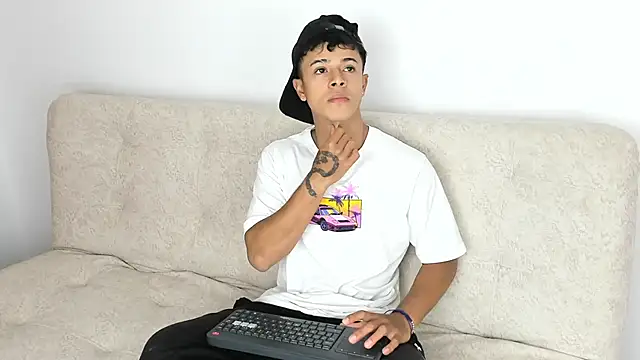 Snapshot of _Alex_Colton chatting on February 2, 10:41 pm Alex Colton online show from February 2, 10:41 pm