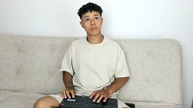 Snapshot of _Alex_Colton chatting on February 19, 10:17 pm Alex Colton online show from February 19, 10:17 pm