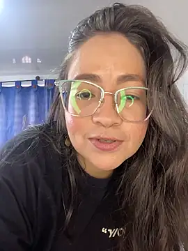 Snapshot of alisbloom chatting on February 3, 5:40 pm alisbloom online show from February 3, 5:40 pm