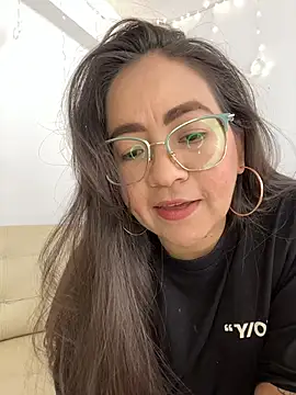 Snapshot of alisbloom chatting on February 18, 5:42 pm alisbloom online show from February 18, 5:42 pm