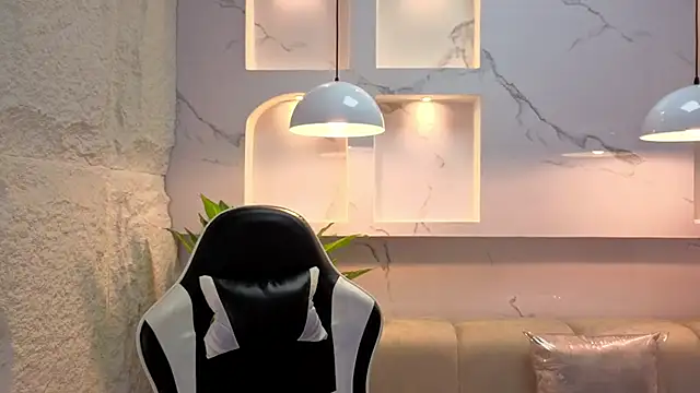 Snapshot of aurora_tp chatting on February 12, 2:39 am aurora tp online show from February 12, 2:39 am