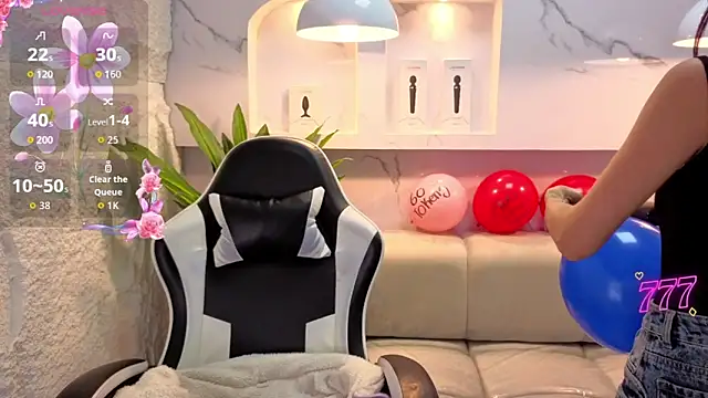 Snapshot of aurora_tp chatting on February 13, 2:18 am aurora tp online show from February 13, 2:18 am