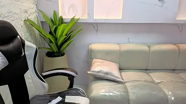 Snapshot of aurora_tp chatting on February 18, 2:18 am aurora tp online show from February 18, 2:18 am