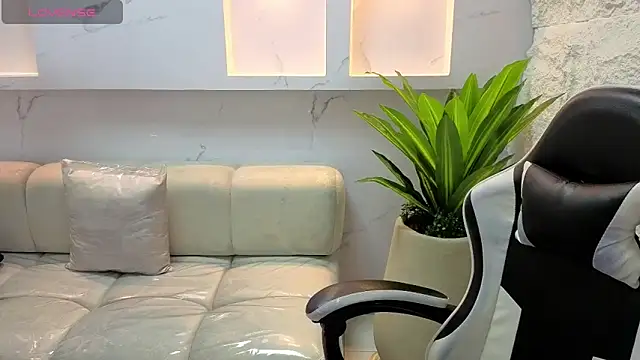 Snapshot of aurora_tp chatting on February 24, 2:20 am aurora tp online show from February 24, 2:20 am