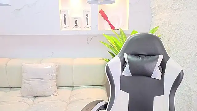 Snapshot of aurora_tp chatting on February 25, 2:32 am aurora tp online show from February 25, 2:32 am