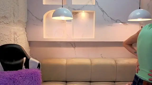 Snapshot of aurora_tp chatting on March 4, 2:28 am aurora tp online show from March 4, 2:28 am