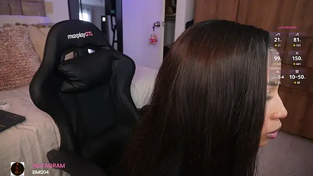 eimi spacee online show from April 10, 5:50 pm