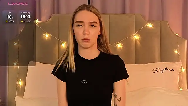 Snapshot of NikkiRyx chatting on February 4, 5:41 pm NikkiRyx online show from February 4, 5:41 pm