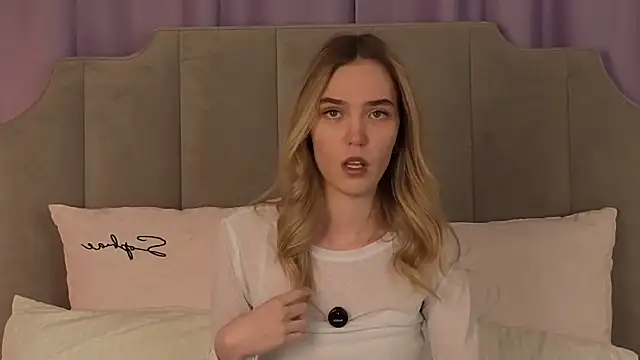 NikkiRyx online show from April 15, 3:52 pm