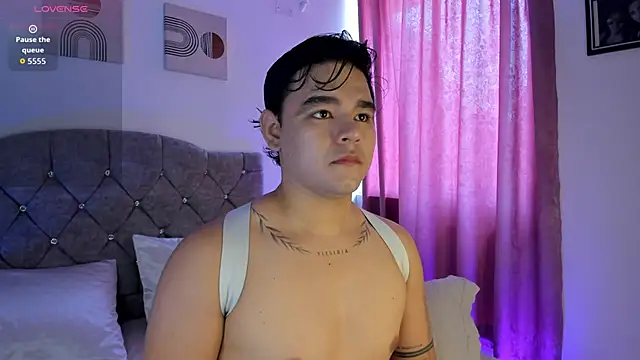 Snapshot of NoahVance chatting on February 27, 3:56 pm NoahVance online show from February 27, 3:56 pm