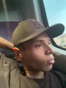 Snapshot of Alejandroo_Montenegro chatting on February 28, 8:43 pm Alejandroo Montenegro online show from February 28, 8:43 pm