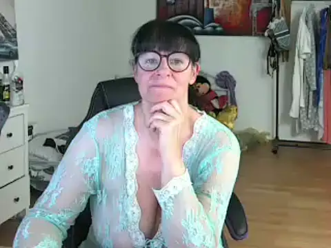 Sylly online show from March 14, 2:41 pm